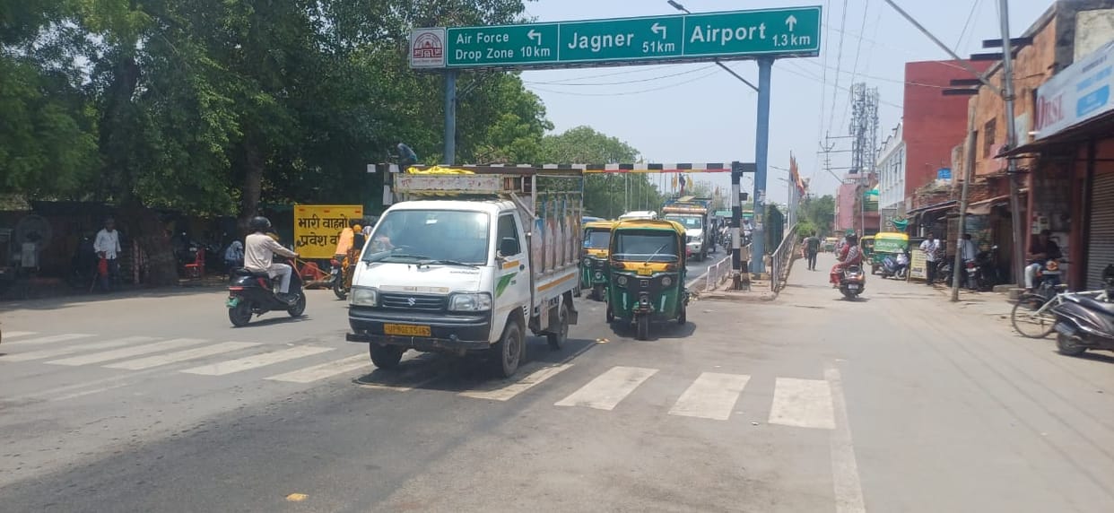 Entry of heavy vehicles stopped from Kheria railway bridge