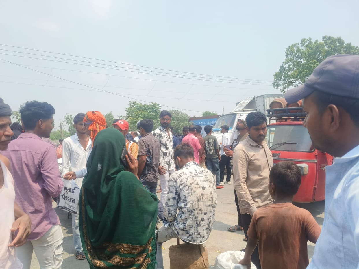 Unable to get gas cylinders, angry consumers blocked the highway.