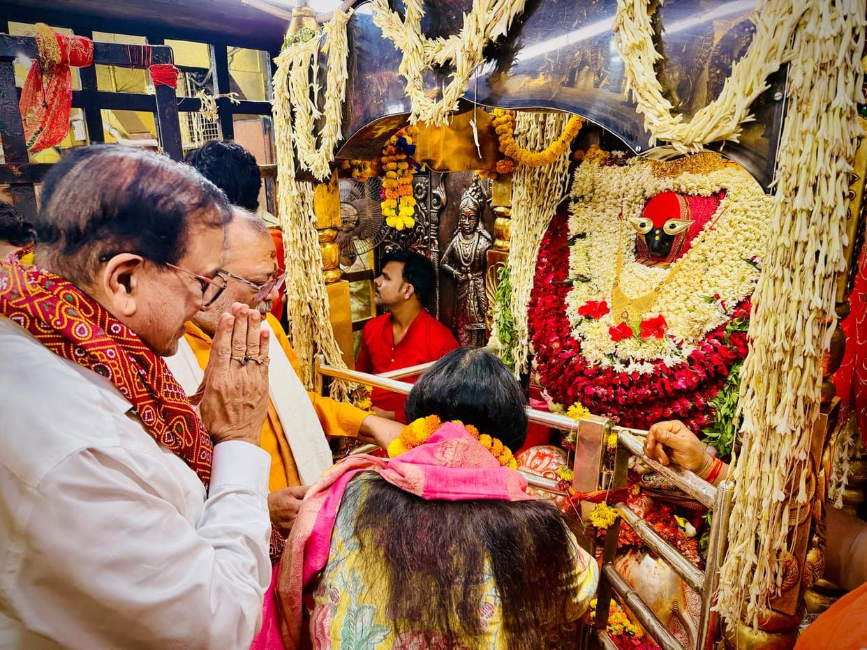 BSP General Secretary Satish Mishra took the blessings of Mother Vindhyavasini.