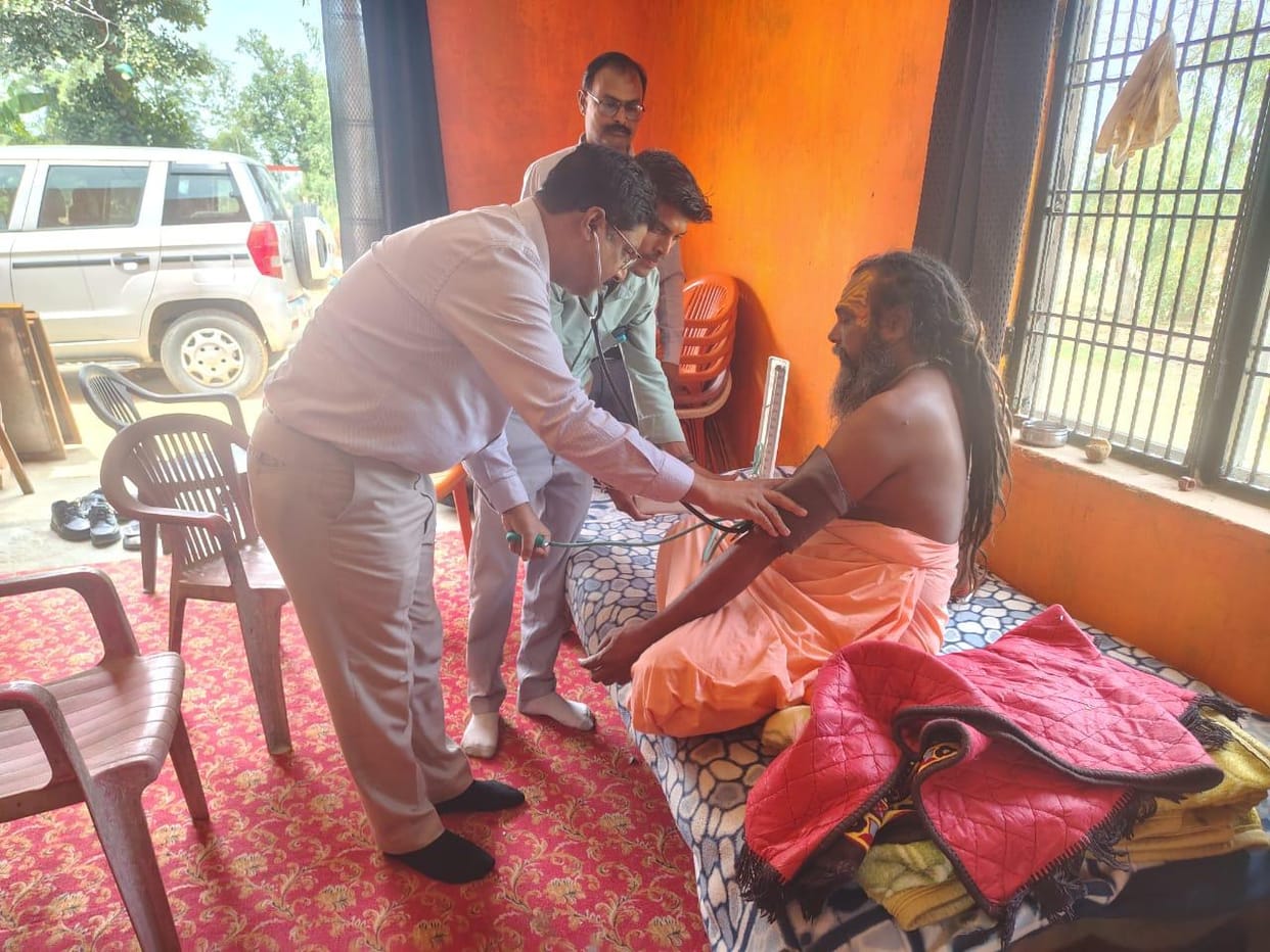Mahant Satyagiri continues his fast over the temple's failure to be renovated.