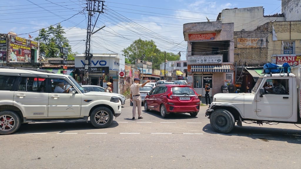 Himachal vehicles were not allowed entry into Punjab.