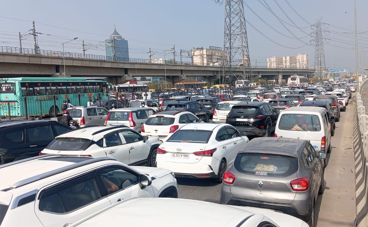 Traffic Jam on DME Due to Metro Work; Commuters Inconvenienced