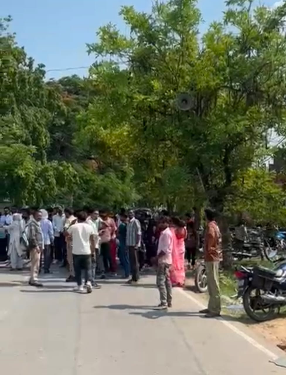 Pregnant woman dies after operation, family blocks road by placing body on road