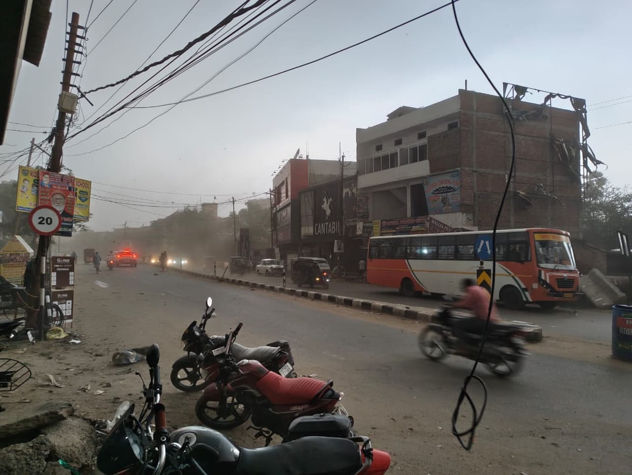 Strong sunshine throughout the day, followed by a dust storm in the evening