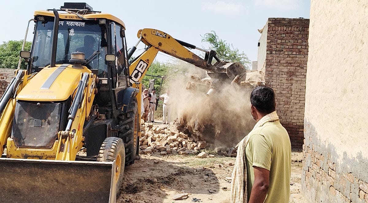 Illegal encroachments removed in two streets of Pilimandori, allegations of discrimination raised