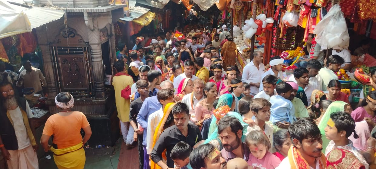 Crowds of devotees gathered at Maa Shitala Dham on the third Monday of Purushottam month.