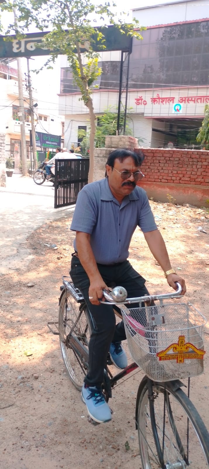 Giving message of environmental protection through bicycle
