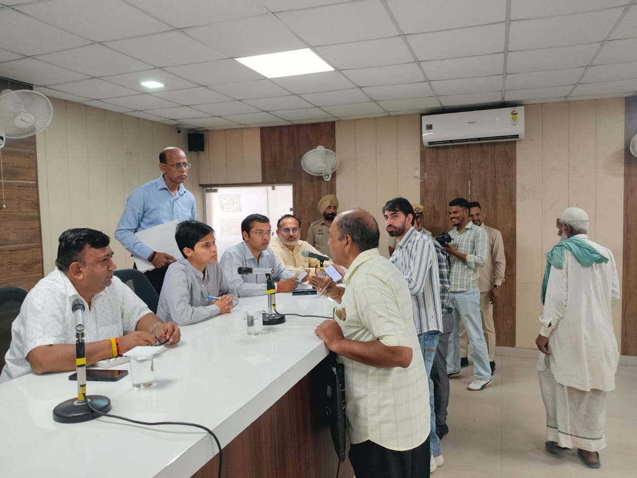 14 Complaints Received at District Secretariat's Grievance Redressal Camp