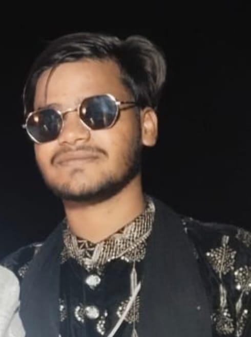 A young man drowned in a pond and died during treatment.