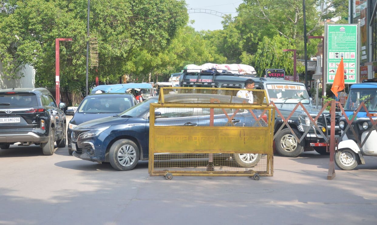 Anger over removal of guide facility centre from Shilpgram, protest at Collectorate