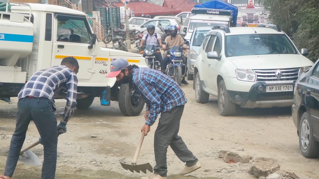 Work on laying paver blocks on the road begins in Shamati