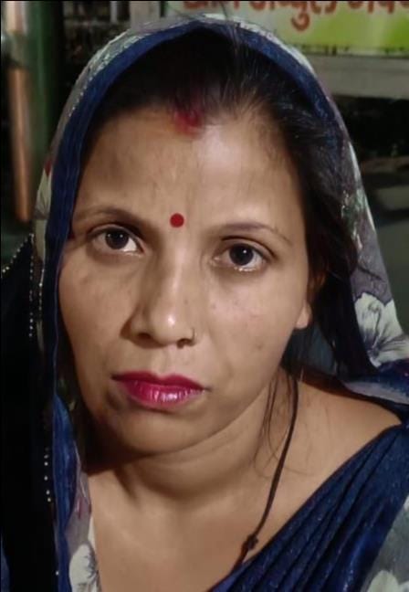 A conman robbed a woman of her tops and mangalsutra.