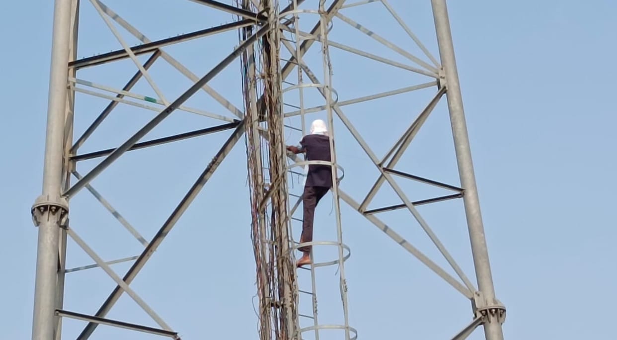 Angry young man climbed the tower due to lack of action