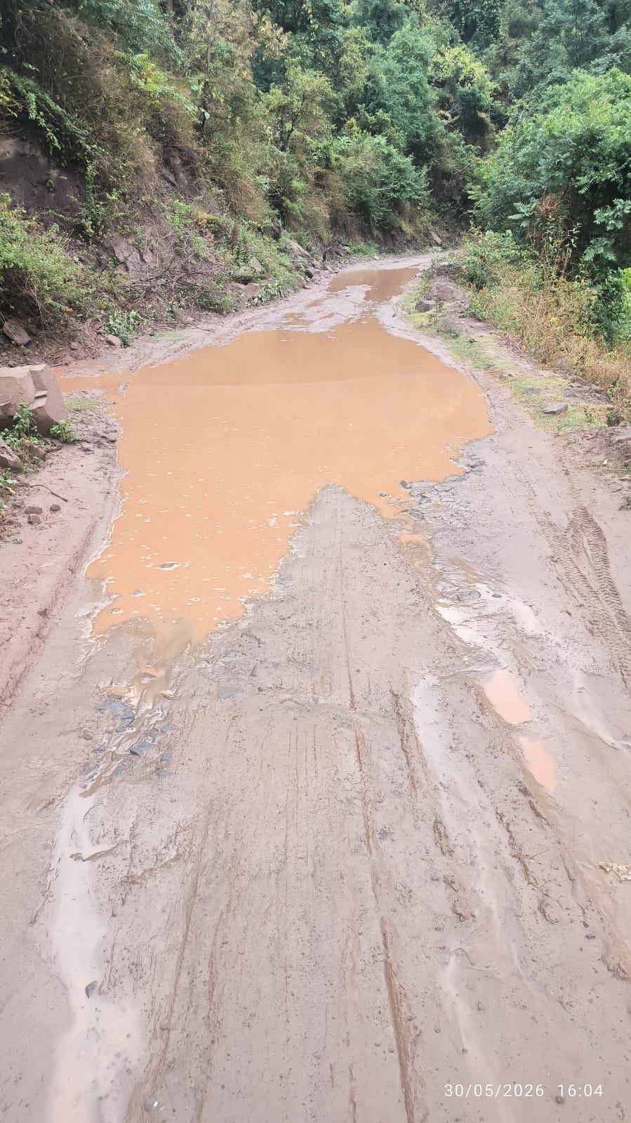 The Thedthpura-Shalga-Gunai road remains incomplete even after 25 years, anger among villagers