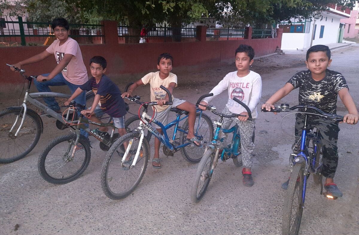 By cycling, a message of healthy living and environmental conservation was conveyed to children.