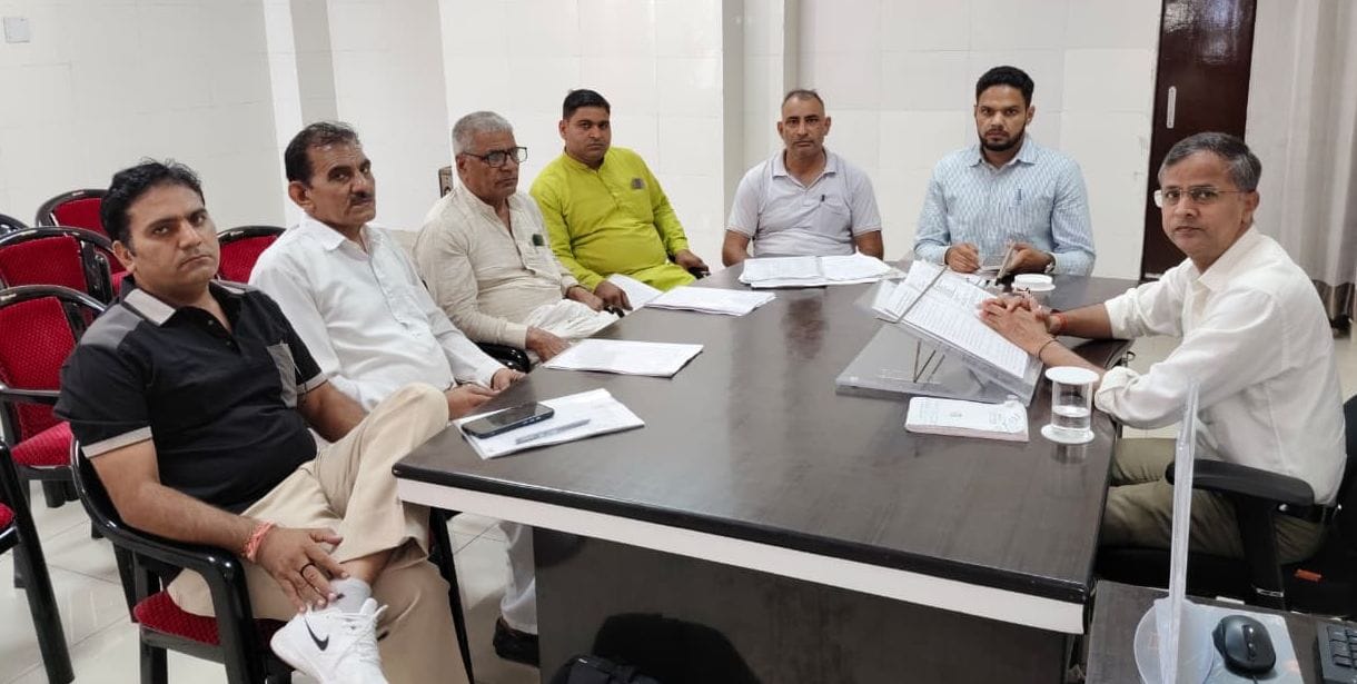 Meeting held at the SDM office.