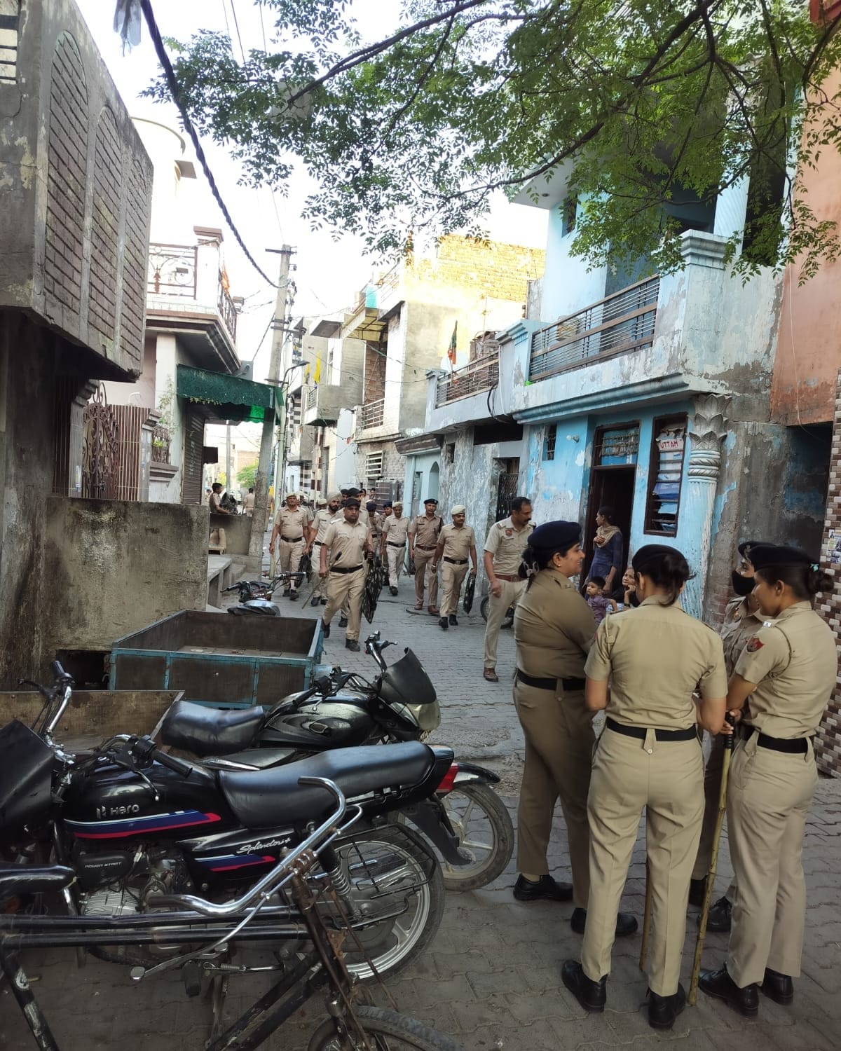 Deha Colony raided in search of drug smugglers
