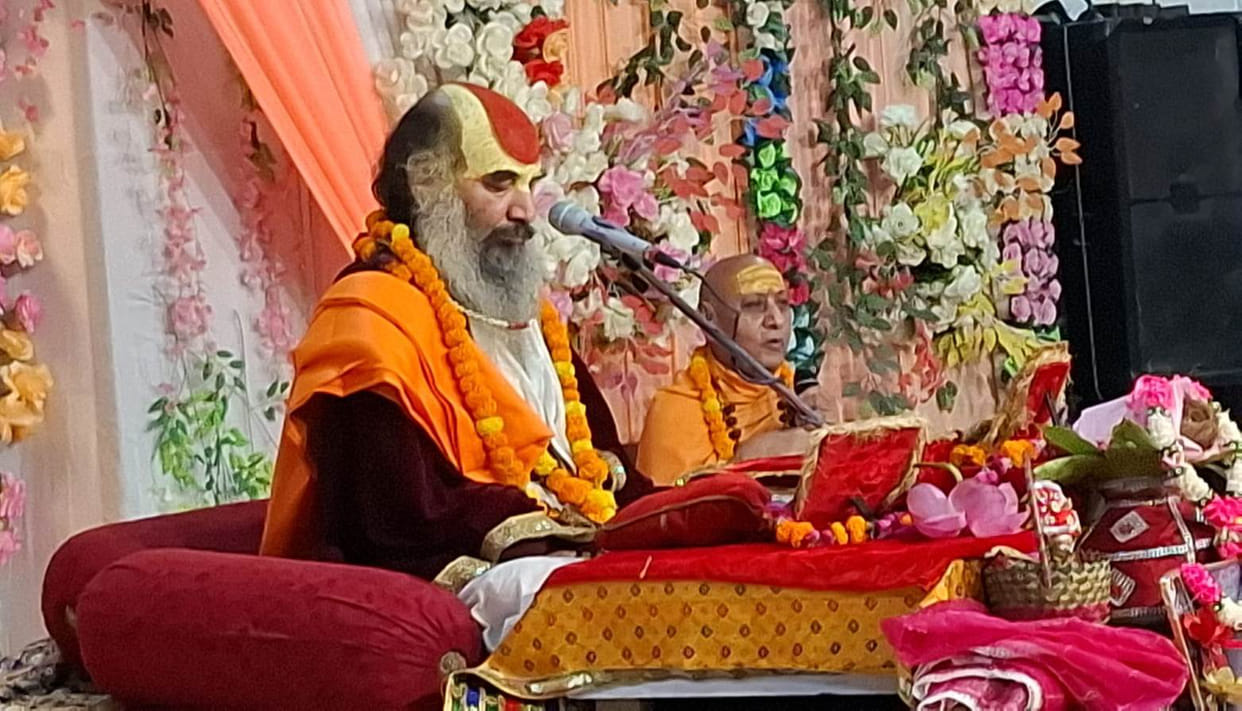 Devotees' eyes filled with tears on the journey to the forest; the boatman made the Lord cross the Ganga.