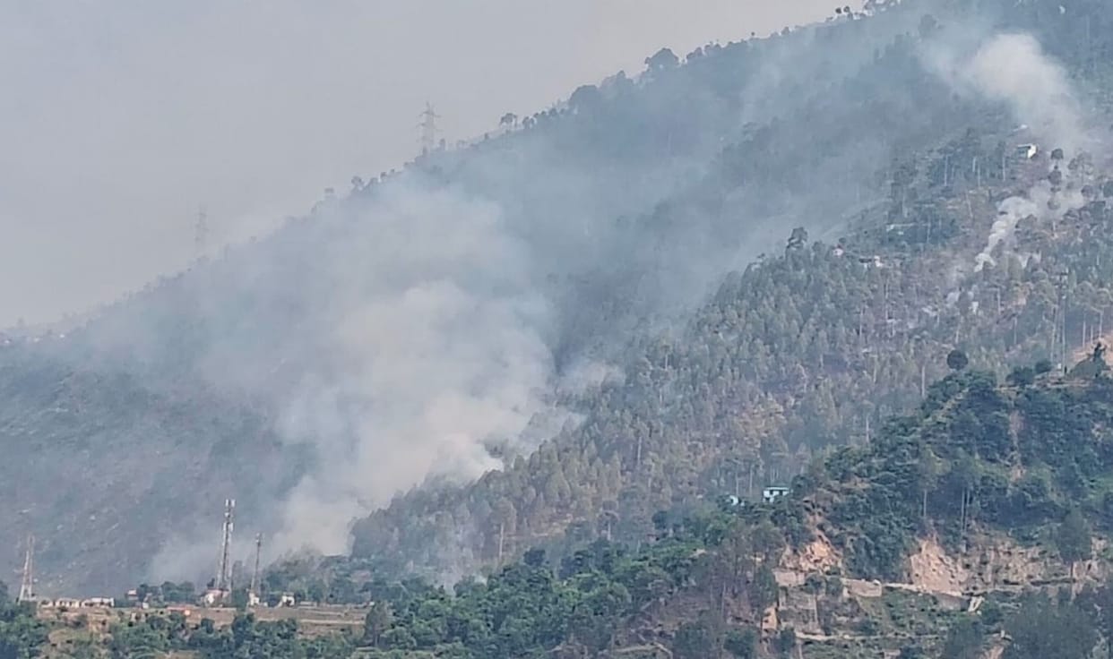 The fire in the forests of Chamba is becoming uncontrollable.