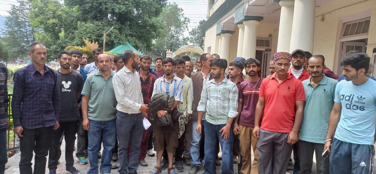 Sanwal, Oil Panchayat complains to DC about cow smuggling