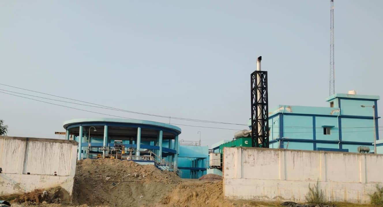 फोटो-30-ट्रयाल में ही पाइप लाइन चोक हो जने से बंद पड़ा अचलगंज के डकारी में एनएमजीसी के तहत बना 