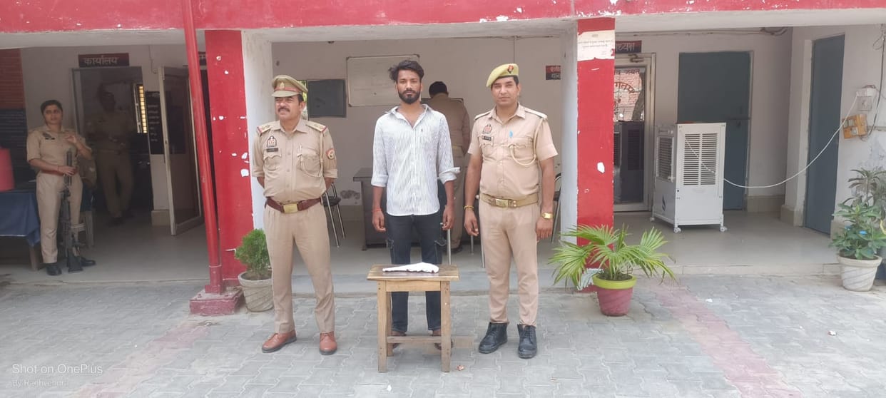Youth arrested for sharing photo with pistol on social media