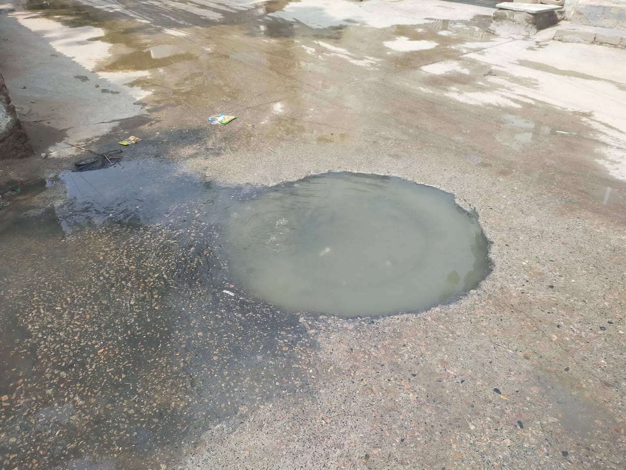 4 Sewers Overflow in Moti Nagar; Filthy Water Spreads Up to HUDA