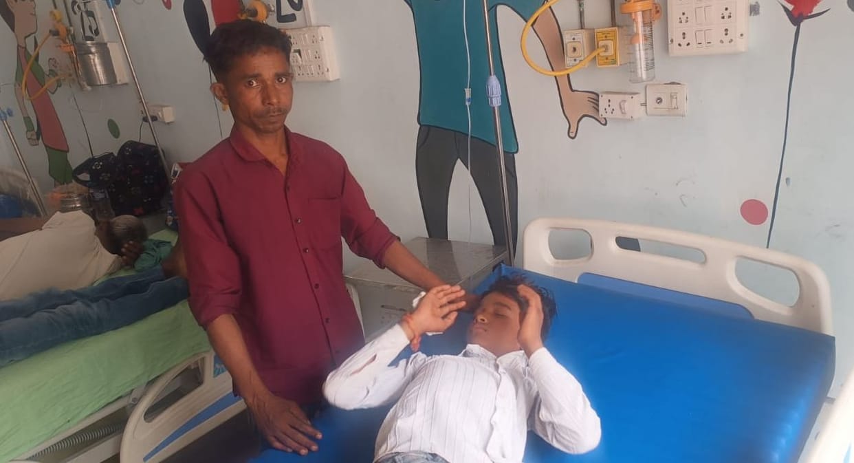 Uncle and nephew returning from Jaipur became victims of poisoning.