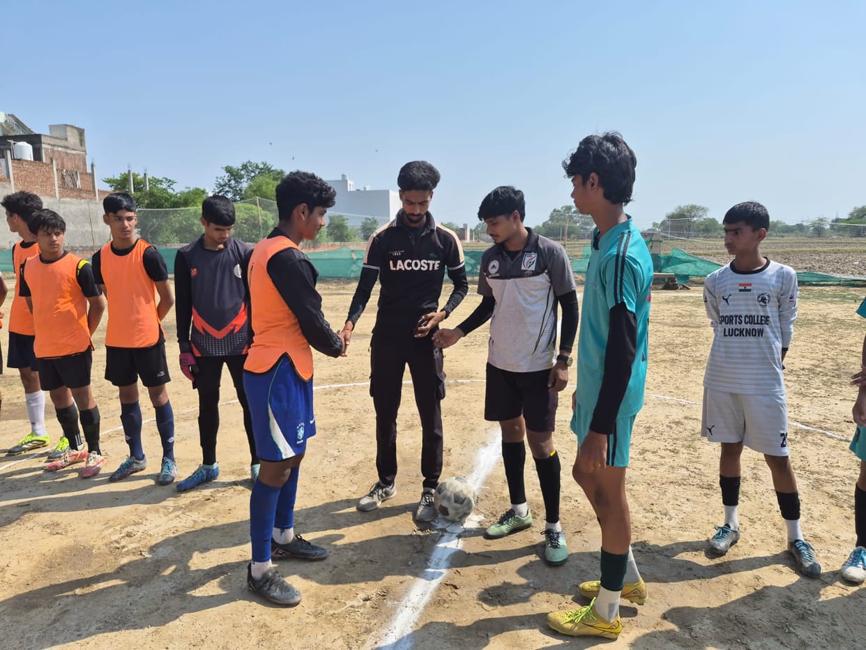 Players showed their strength in the Agra Football League