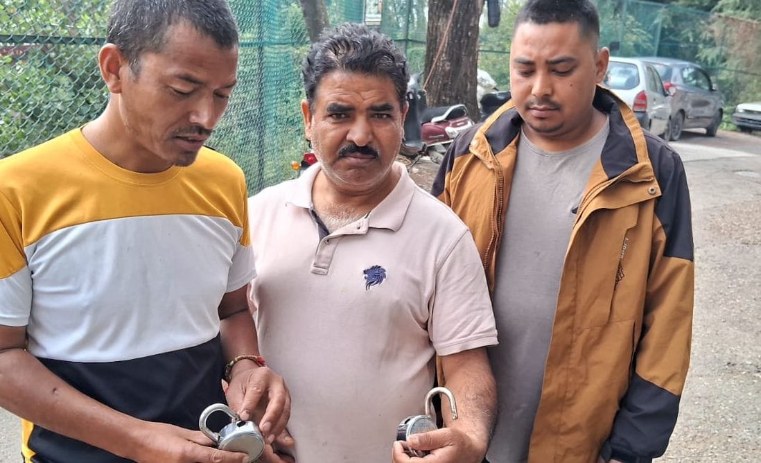 Locks of three more shops broken in Jogindernagar, panic due to theft