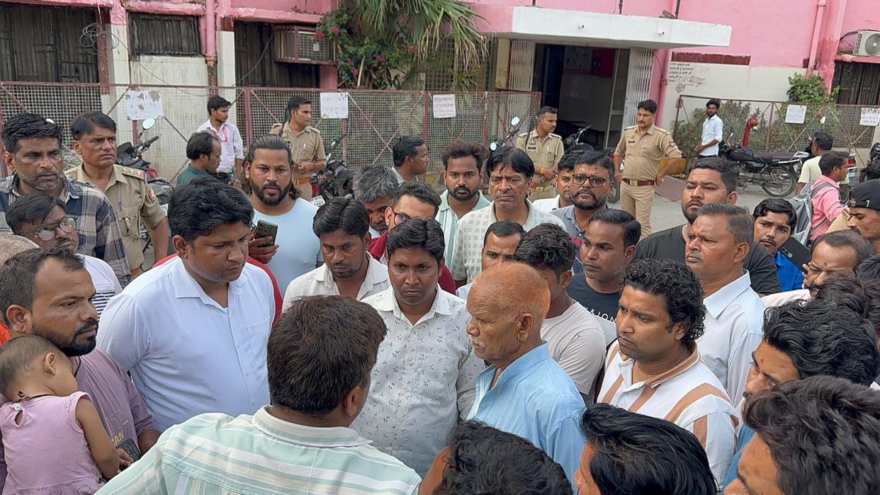 Anger erupts over the death of lineman Vijay, contract workers protest