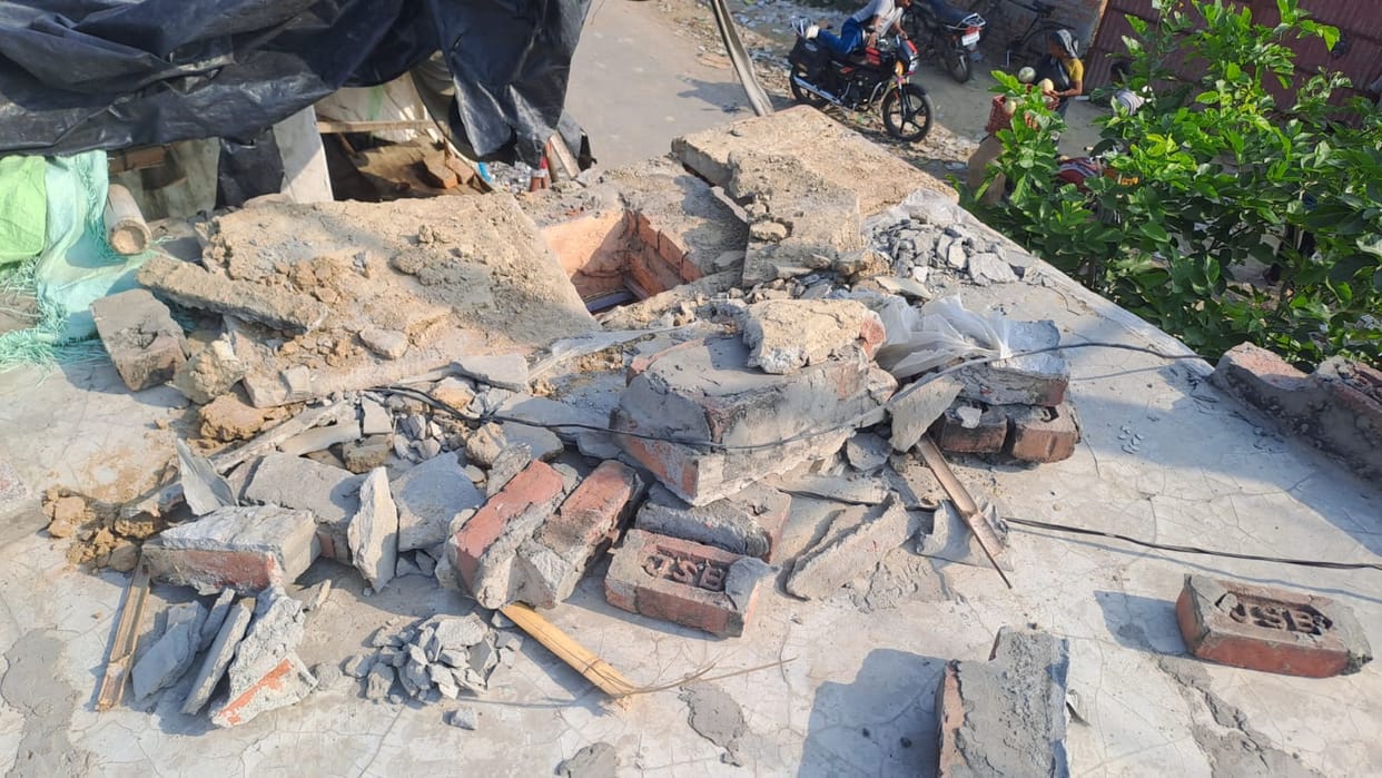 Thieves cut the roof and stole Rs 40,000
