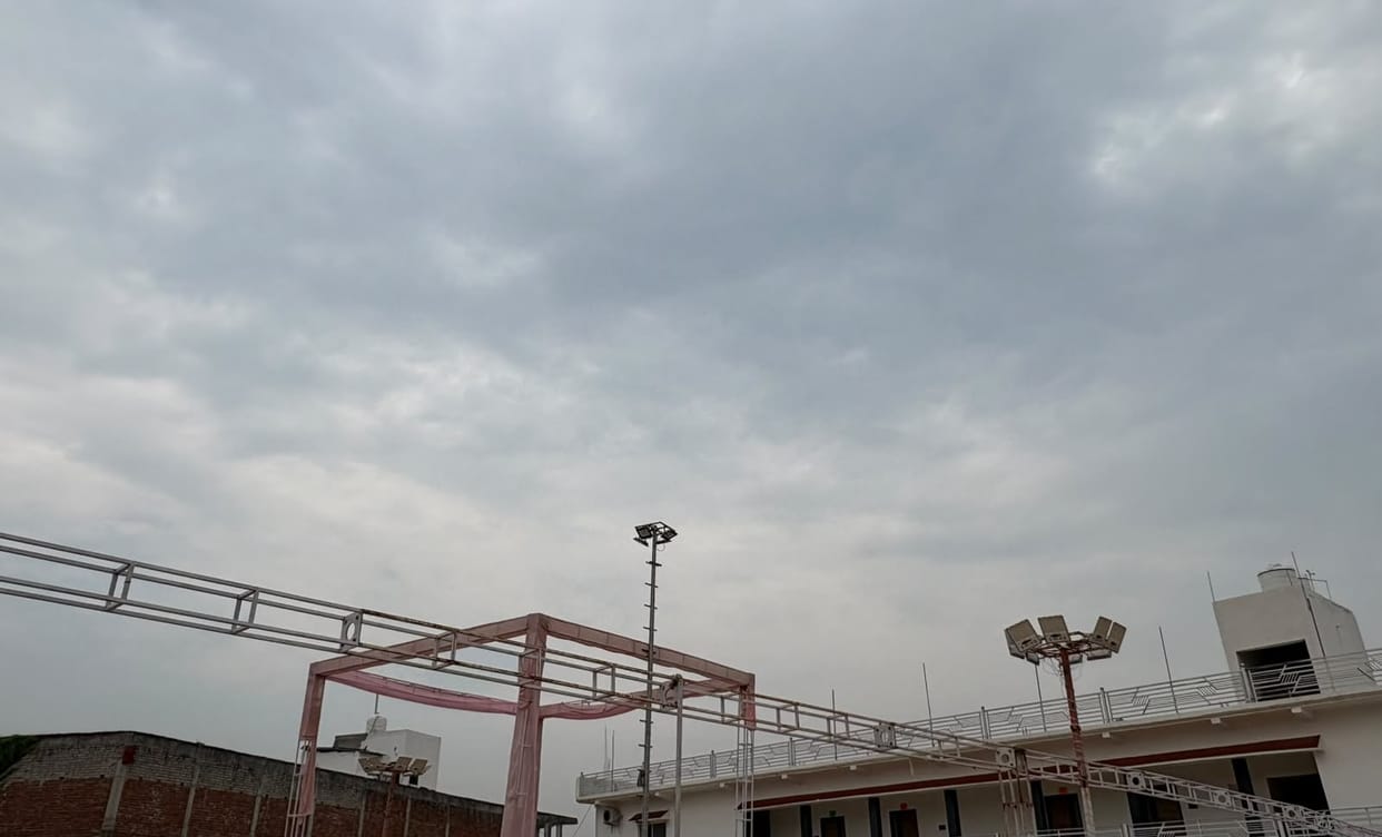 Due to the movement of clouds, the temperature dropped by one degree and it rained.