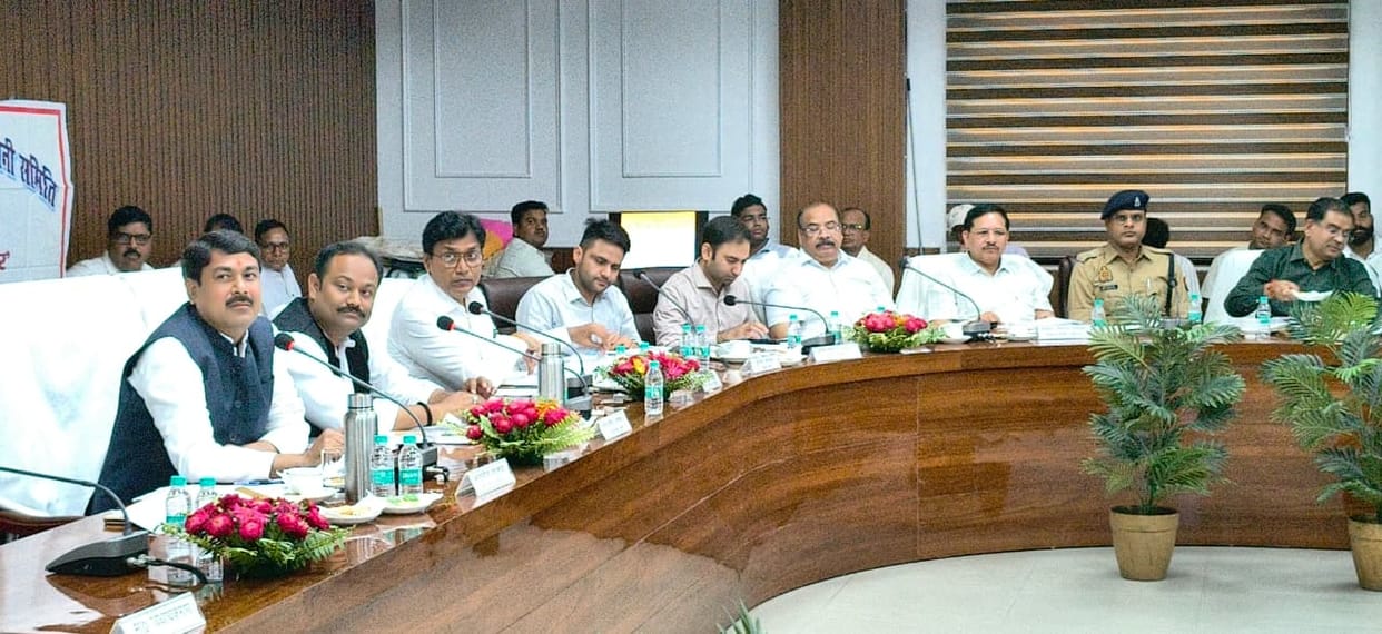 Are we MPs of Pakistan... SP MP lashed out at officers in Disha meeting