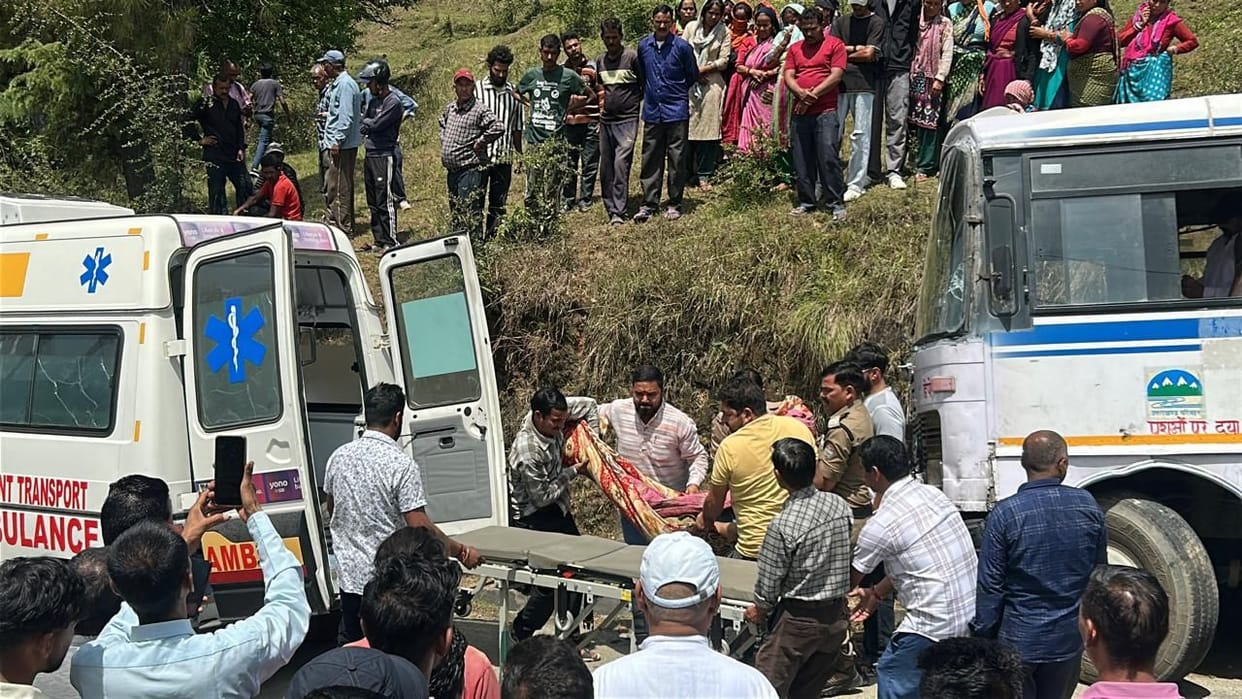 Accident near Marodakhan, driver dies after being crushed under the wheels of a bus.