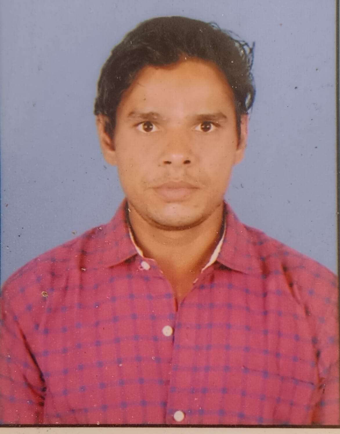 The body of a vegetable vendor, who had gone to his sister's house, was found abandoned near a police outpost.