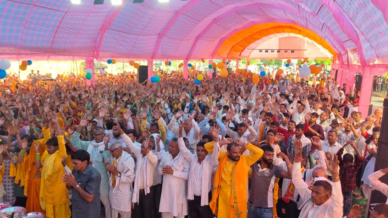 Bhagwat Kathas convey the message of selfless devotion and morality, Rukmini's marriage was celebrated in Bateshwar, the glory of Bhagwat resonated in Sikri and Bah, devotees immersed in devotion.