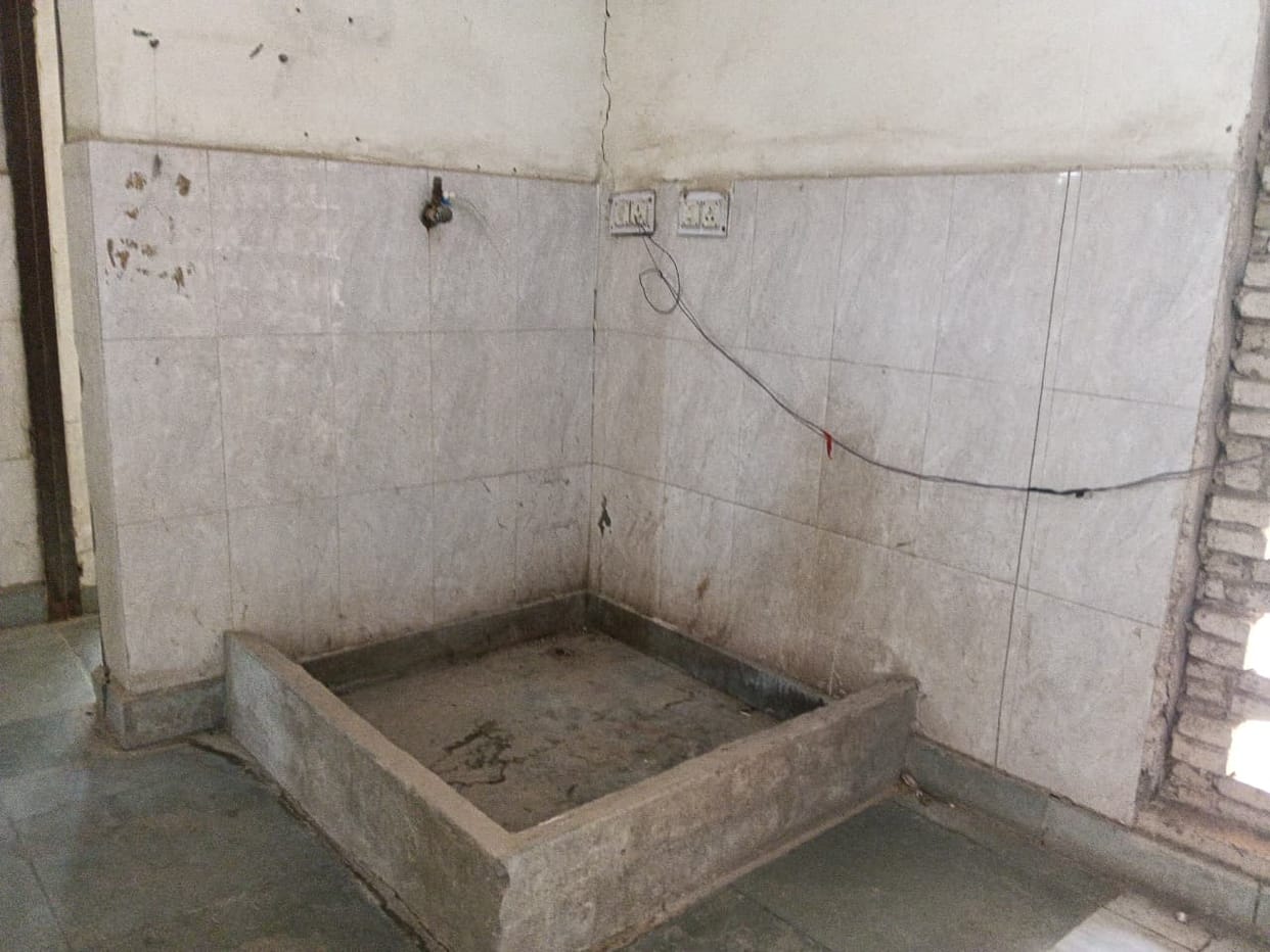 Drinking water shortage at the 200-bed Civil Hospital in Charkhi Dadri, patients have to buy water to drink