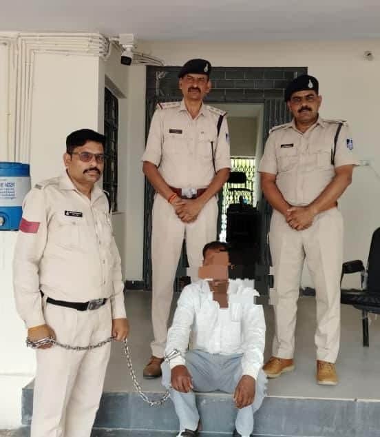 पुलिस ने किया गिरफ्तार आरोपी