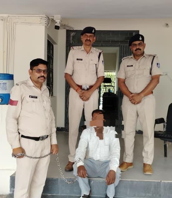 पुलिस ने किया गिरफ्तार आरोपी