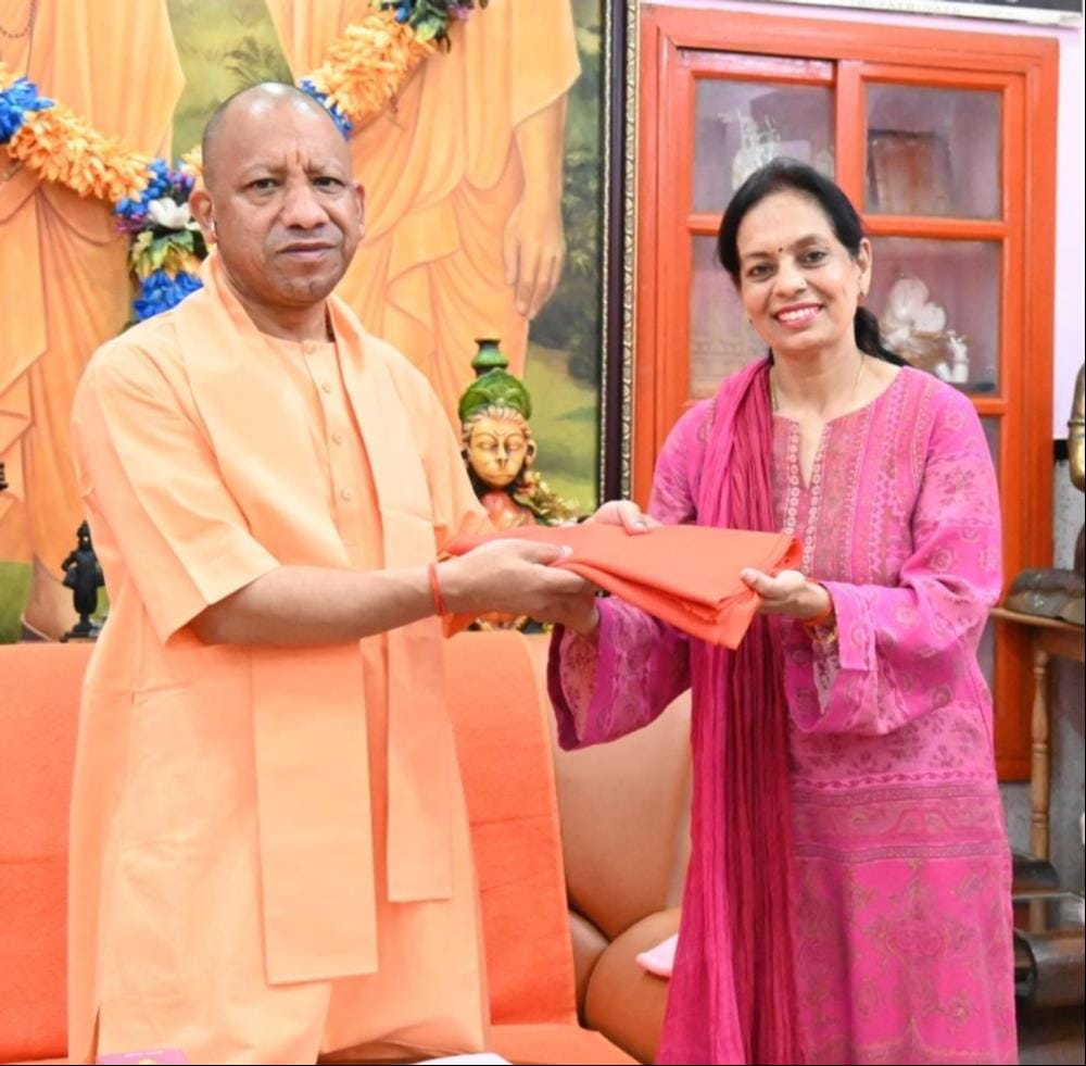 MMMUT Vice Chancellor Prof. Anupama Kaushik Sharma paid a courtesy call on CM Yogi