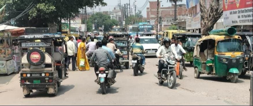 etah news road jam auto e riksha