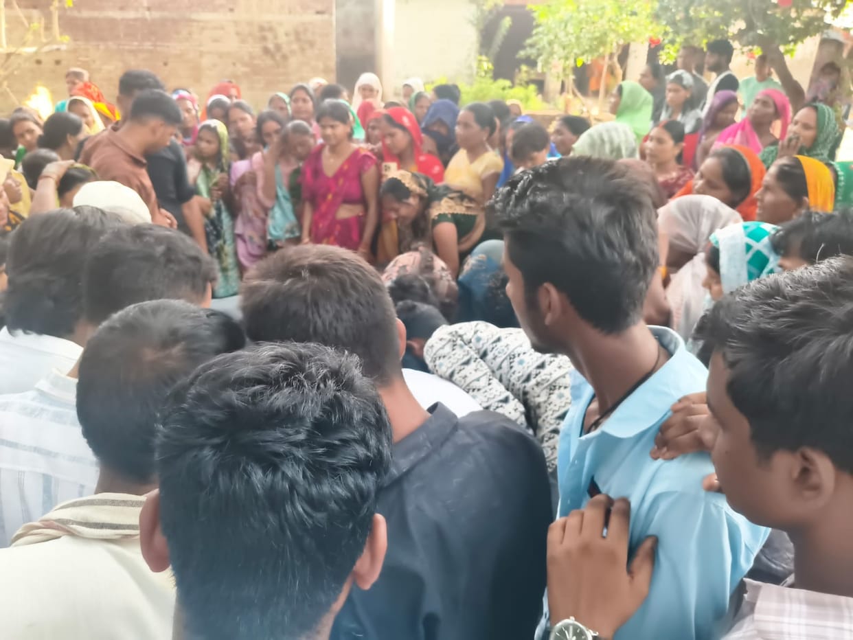 Eyes welled up as the bodies of Manoj and Virendra arrived, and mourning spread across the village.