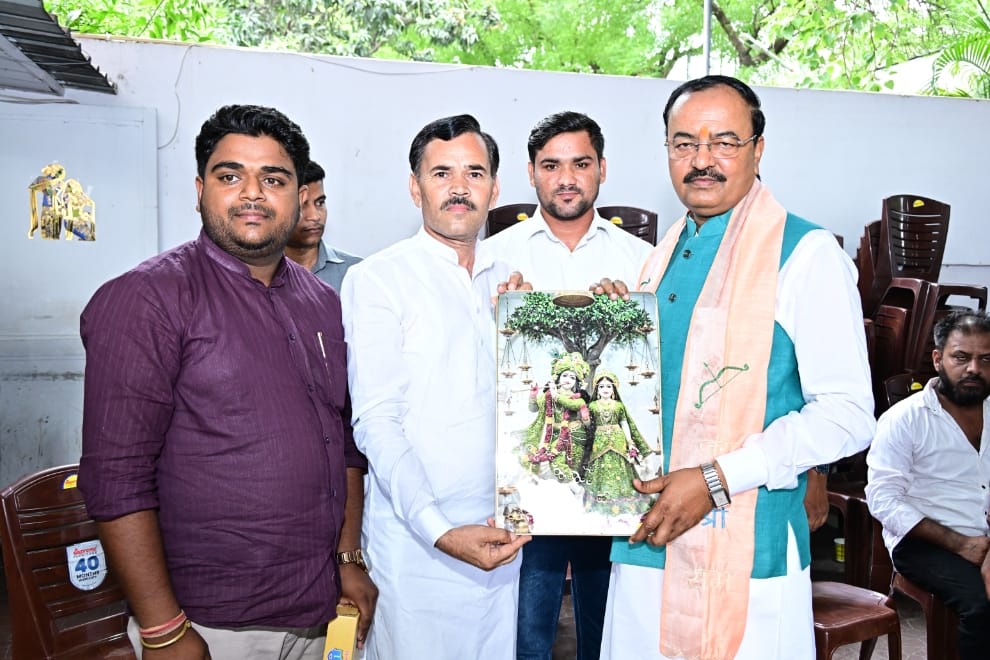 BJP leader Mohan Singh Chahar met Deputy Chief Minister Keshav Prasad Maurya, demanding increased subsidies for agricultural industries and the elimination of the TTZ requirement.
