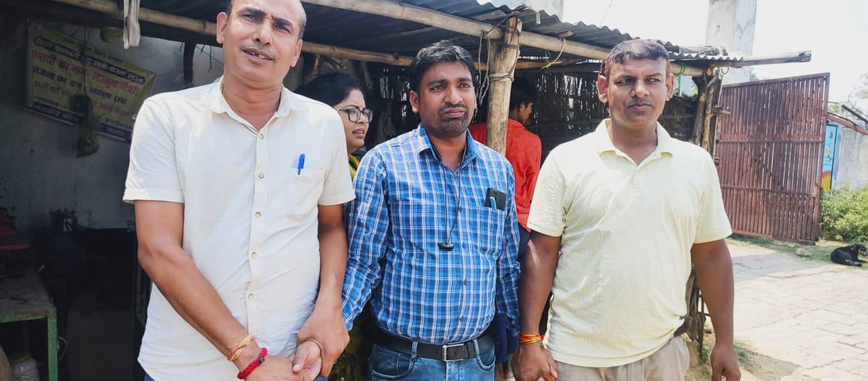 Housing Assistant Caught Red-Handed Taking Bribe in Meskaur in Nawada District