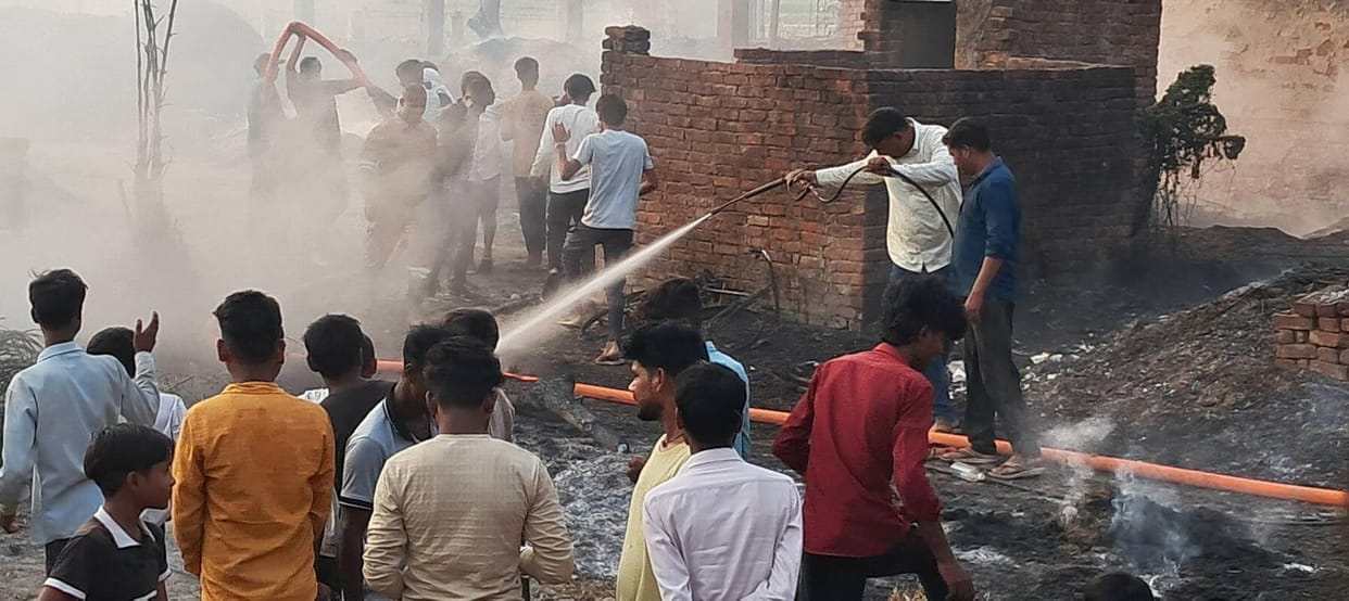 14 residential huts burnt, household goods destroyed