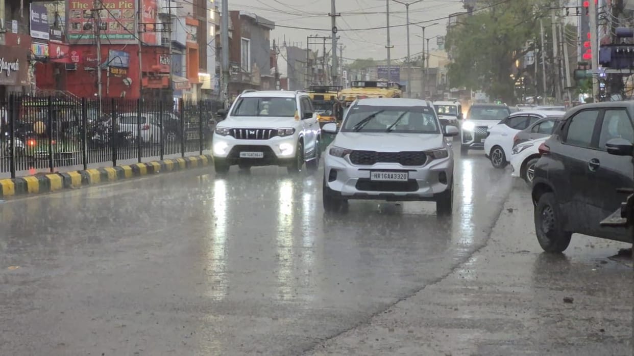 Daytime heat, evening heavy rain brought down the temperature, power supply affected in rural and urban areas
