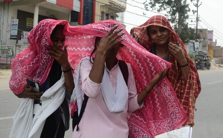 Temperature crosses 40 degrees, people suffer from heat