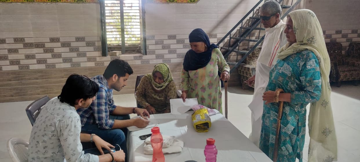 Eye examination of 203 people, cataract complaint found in eight