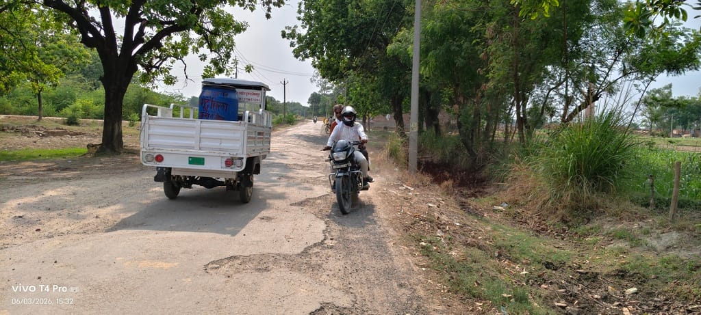 Two kilometers of road became a problem, traveling on the Guwara-Bhaila route became difficult.